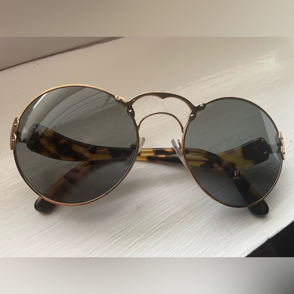 Prada sunglasses. Brand new women never worn.